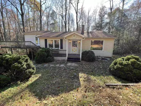 387 Red Horse Ln, Saluda, NC 28773