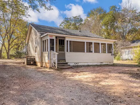 140 Avalon Ct, Spartanburg, SC 29301