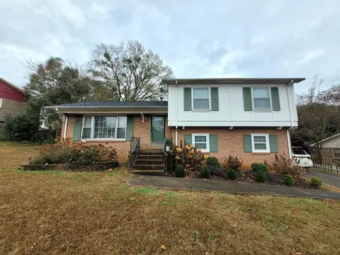 215 Saint Matthews Ln, Spartanburg, SC 29301