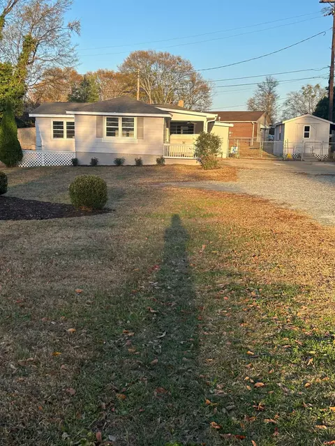 1827 Hillview St, Spartanburg, SC 29302