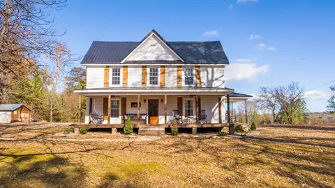 825 S Shamrock Ave, Landrum, SC 29356