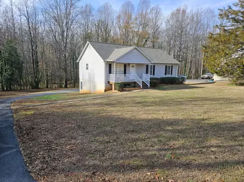 140 Oak St, Boiling Springs, SC 29316