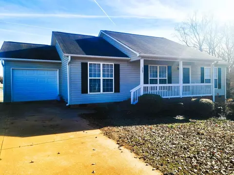 369 Tartan Ct, Boiling Springs, SC 29316