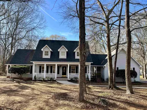 253 Farm Lake Rd, Boiling Springs, SC 29316