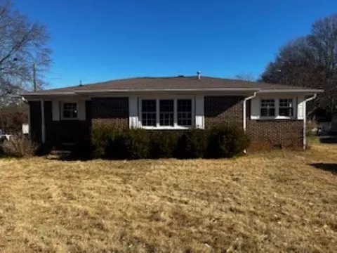 106 Fairdale Dr, Boiling Springs, SC 29316