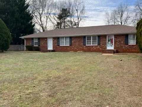 29 Wedgefield Dr, Boiling Springs, SC 29316