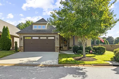 800 Shandwick Dr, Greer, SC 29650
