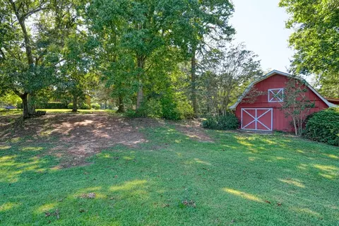 565 Peachtree Rd, Chesnee, SC 29323