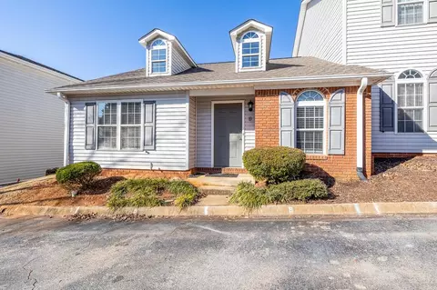 9 Huntress Dr, Greer, SC 29651