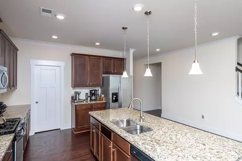 226 Delbourne Ln, Greer, SC 29651 photo 4