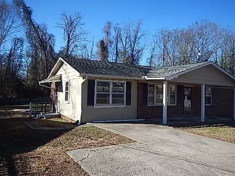 15 Oak Dr, Greenville, SC 29611