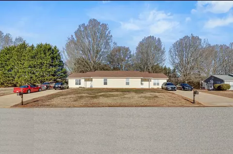 307 Toy Ln, Woodruff, SC 29388