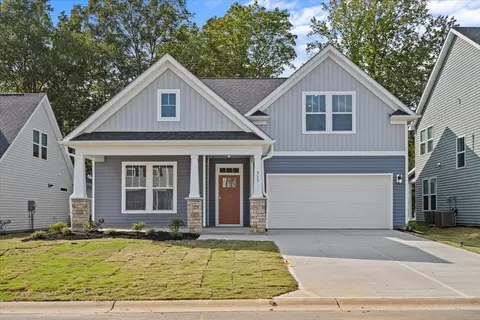 517 Fenwick Dr, Woodruff, SC 29388