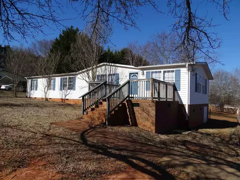 211 Red Oak Dr, Wellford, SC 29385