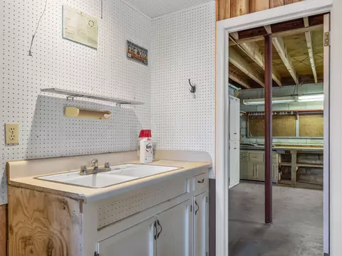Bath - 232 Overhill Dr, Duncan, SC 29334 photo 4 of 4