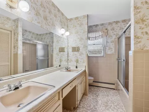 Bath - 232 Overhill Dr, Duncan, SC 29334 photo 3 of 4