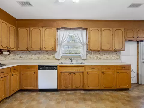 Kitchen - 232 Overhill Dr, Duncan, SC 29334 photo 2 of 2