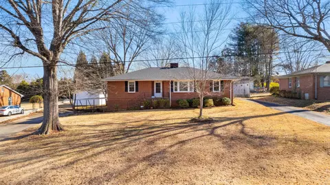 209 Arrowhead Cir, Spartanburg, SC 29301