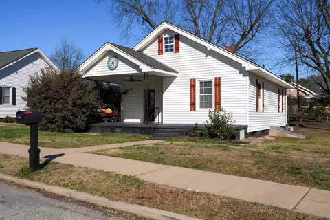 22 Crescent St, Lyman, SC 29365