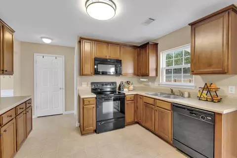 400 Chartwell Dr, Greer, SC 29650 photo 4