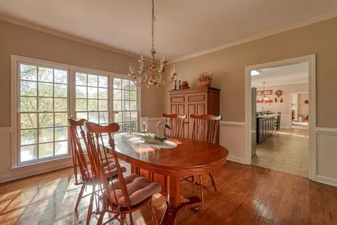 Dining - 200 W Killarney Lk, Moore, SC 29369 photo 2 of 3