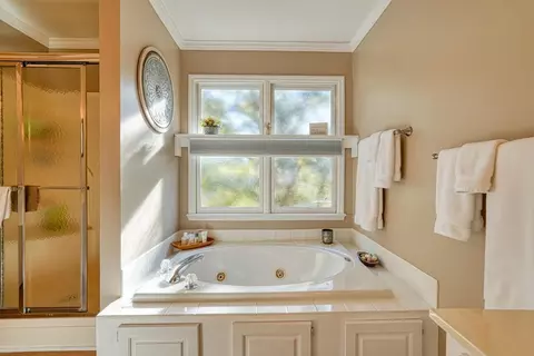 Bath - 200 W Killarney Lk, Moore, SC 29369 photo 5 of 6