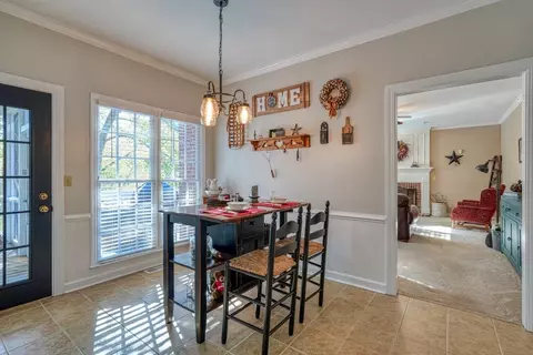 Dining - 200 W Killarney Lk, Moore, SC 29369 photo 3 of 3