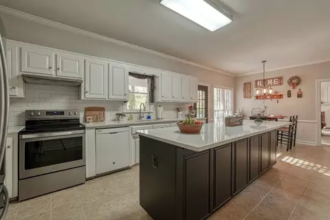 Kitchen - 200 W Killarney Lk, Moore, SC 29369 photo 1 of 3