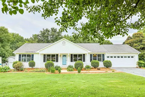 129 Springside Dr, Boiling Springs, SC 29316