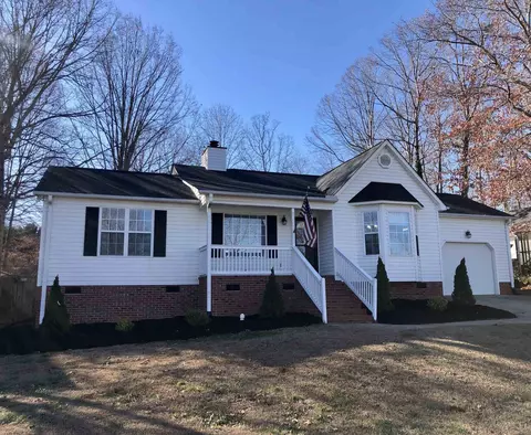 306 Oak Valley Dr, Simpsonville, SC 29681