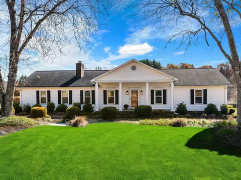 107 Mountain Crest Dr, Taylors, SC 29687