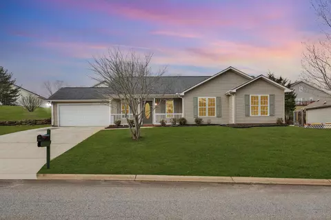 305 Kingfisher Dr, Simpsonville, SC 29680