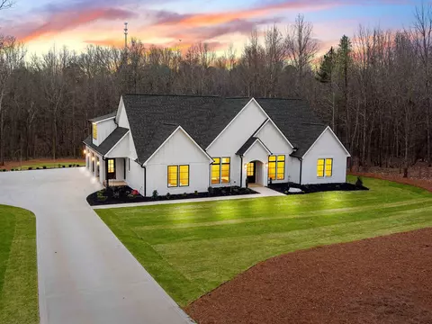 22 Mcgill Rd, Taylors, SC 29687