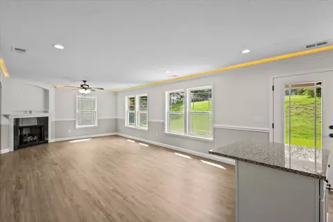504 Timberwood Dr, Woodruff, SC 29388 photo 8