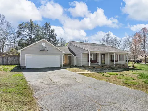105 Parris Ridge Dr, Boiling Springs, SC 29316