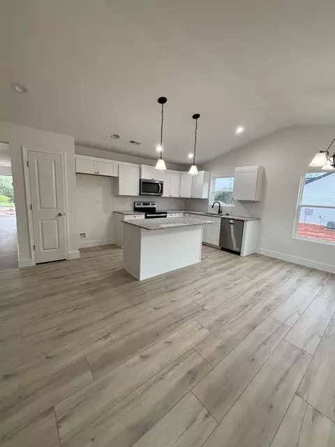 Kitchen - 792 Darwin Rd, Gaffney, SC 29340 photo 2 of 3