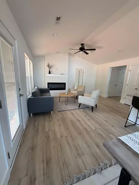 Living - 792 Darwin Rd, Gaffney, SC 29340 photo 2 of 3