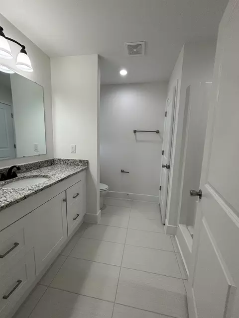 Bath - 792 Darwin Rd, Gaffney, SC 29340 photo 1 of 3