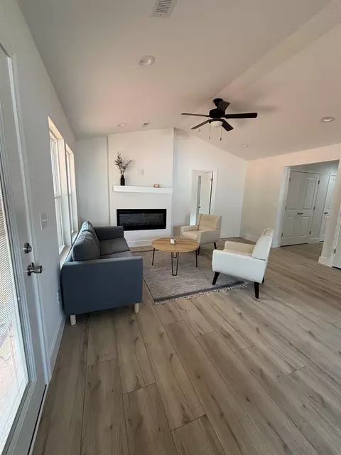 Living - 792 Darwin Rd, Gaffney, SC 29340 photo 3 of 3