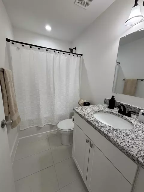 Bath - 792 Darwin Rd, Gaffney, SC 29340 photo 2 of 3