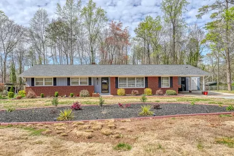 220 Holly Dr, Spartanburg, SC 29301