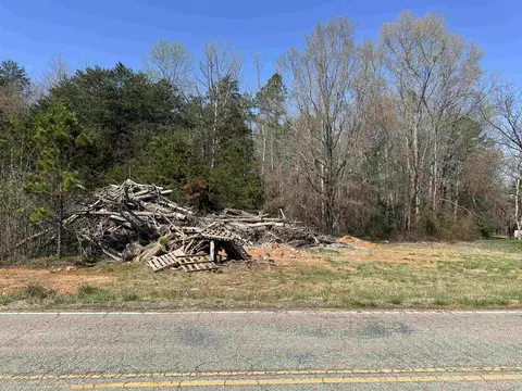 1300 Old Metal Rd, Gaffney, SC 29341