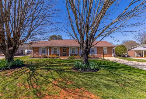1106 Springfield Rd, Boiling Springs, SC 29316