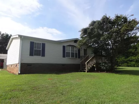 864 Shaw Rd, Woodruff, SC 29388