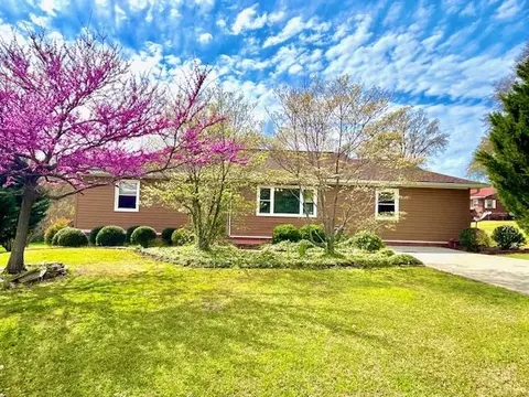 104 S Oakleaf Drive Dr, Landrum, SC 29356