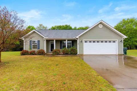 138 Middlebrooke Ln, Wellford, SC 29385