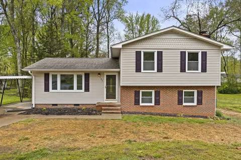 132 Ashdown Dr, Simpsonville, SC 29680