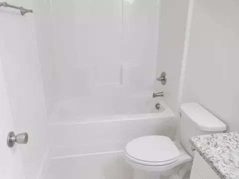 Bath - 788 Darwin Road Rd, Gaffney, SC 29340 photo 2 of 2