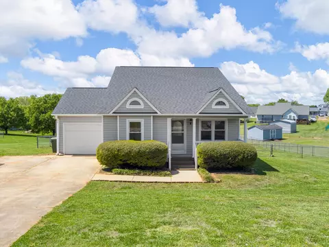 215 Upland View Dr, Boiling Springs, SC 29316