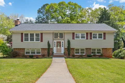 18 Overton Ct, Greenville, SC 29617